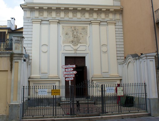 La facciata del Diavolo Rosso