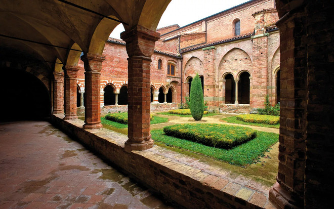 Abbazia di Vezzolano Abbazia di Vezzolano