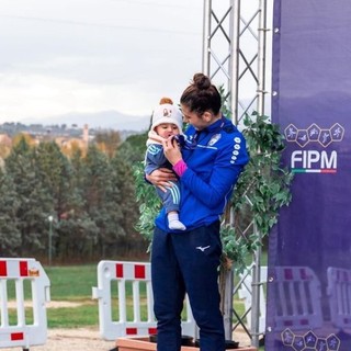 Alice Sotero sul podio con la figlia Ginevra