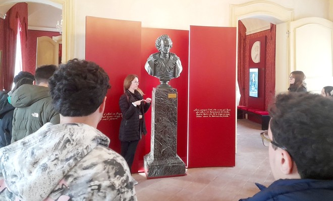 La voce... delle scuole: studenti dell’istituto Alfieri incontrano Alfieri La voce... delle scuole: studenti dell’istituto Alfieri incontrano Alfieri