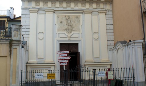 La facciata del Diavolo Rosso