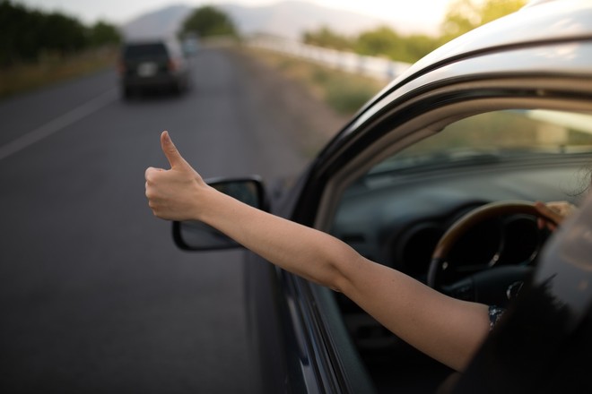 Viaggio in auto oltre i confini, quando i fari e il clacson parlano una lingua diversa Viaggio in auto oltre i confini, quando i fari e il clacson parlano una lingua diversa