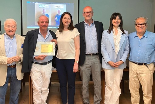 il dottor Aubert con i quattro sindaci e Claudio Lucia il dottor Aubert con i quattro sindaci e Claudio Lucia