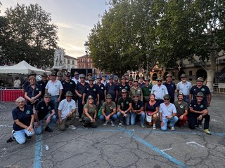 Il numeroso gruppo di Alpini astigiani al termine del servizio del Palio. Il numeroso gruppo di Alpini astigiani al termine del servizio del Palio.