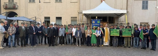 Il gruppo di partecipanti al ricordo del Generale Cravarezza, a Crea
