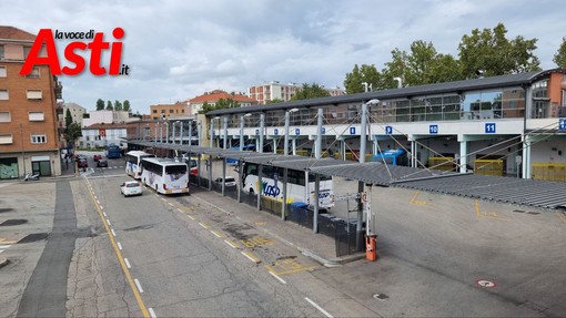 L'area sosta delle corriere di Asti (Merphefoto)