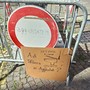 Il cartello comparso in piazza Statuto