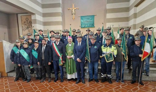 Penne Nere astigiane con Mons. Francesco Ravinale per il 154° anniversario delle Truppe Alpine Penne Nere astigiane con Mons. Francesco Ravinale per il 154° anniversario delle Truppe Alpine