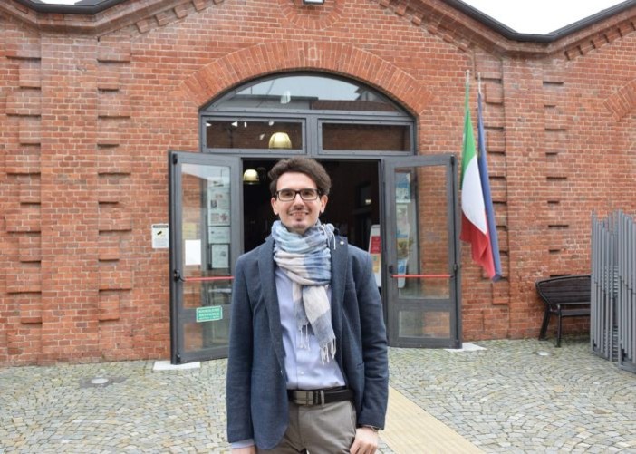 Davide Bosso, dirigente del Cpia, ritratto di fronte all'Istituto