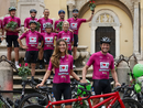 Foto di gruppo per i partecipanti al bike tour solidale (immagine riprodotta per gentile concessione di Alfonso Catalano) Foto di gruppo per i partecipanti al bike tour solidale (immagine riprodotta per gentile concessione di Alfonso Catalano)