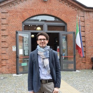 Davide Bosso, dirigente del Cpia, ritratto di fronte all'Istituto