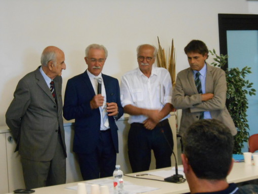 Nella foto, da sinistra: il conte Brondelli di Brondello, il presidente Roberto Chialva, Bartolomeo Bovetti e Tiziano Valperga
