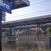 Bra, aggressione al capotreno sul treno per Alba: ferito e corsa cancellata