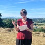 Bianca Bordone nel paesaggio di San Rocco tra colline e montagne Bianca Bordone nel paesaggio di San Rocco tra colline e montagne