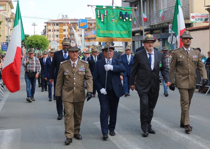 Il Vessilo della Sezione con la scorta d’onore (D. Testa)