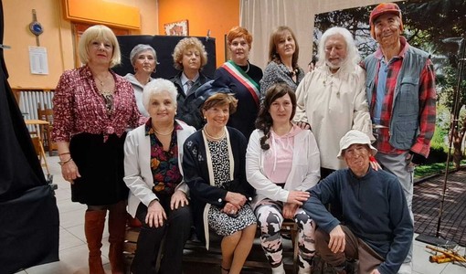 Moncalvo, la commedia "Còsa toca fè për travajè" chiude la stagione di teatro piemontese Moncalvo, la commedia "Còsa toca fè për travajè" chiude la stagione di teatro piemontese