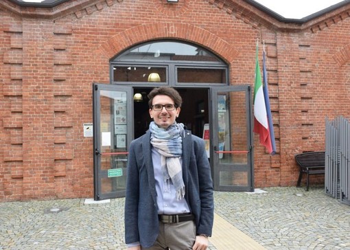 Davide Bosso, dirigente del Cpia, ritratto di fronte all'Istituto