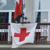 La Provincia di Asti celebra la Croce Rossa esponendo la bandiera