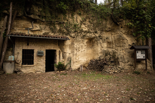 Passeggiata nell'Astigiano: escursione guidata alle case-grotta di Mombarone