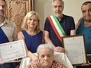 La neo centenaria i figli e le autorità presenti