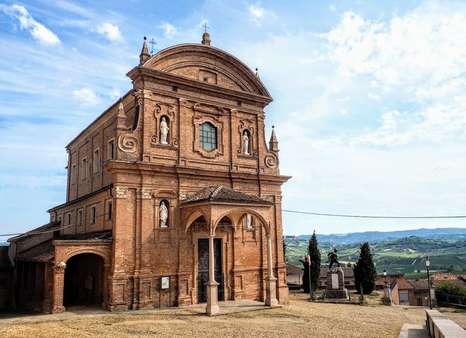 La chiesa parrocchiale di Santo Stefano a Castelnuovo Calcea