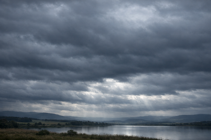 Meteo Astigiano, cieli grigi e deboli piogge. La tendenza: torna il sereno a metà settimana