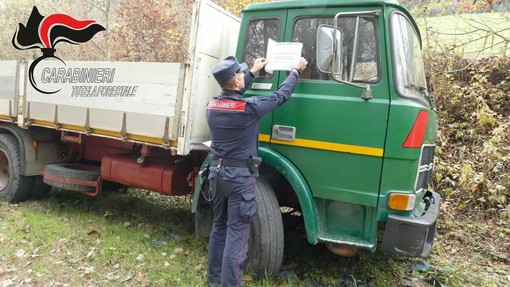 Pugno duro contro le discariche abusive: multe salate e patenti sospese