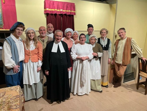 Don Lorens e i guai in canonica: a Moncalvo va in scena il teatro in piemontese
