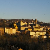 Una vista di Costigliole d'Asti con l'imponente castello