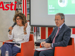 La presidente della Biblioteca Astense Roberta Bellesini e il direttore scientifico Alberto Sinigaglia