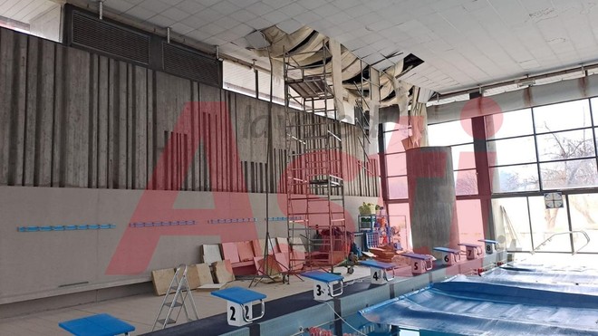 Il cedimento del controsoffitto della piscina comunale di Asti