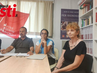 Padovani, Morabito, Bordone e la madre di uno dei lavoratori reintegrati Padovani, Morabito, Bordone e la madre di uno dei lavoratori reintegrati