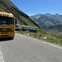 La cisterna  bloccata e l'autogru Morellato durante i soccorsi