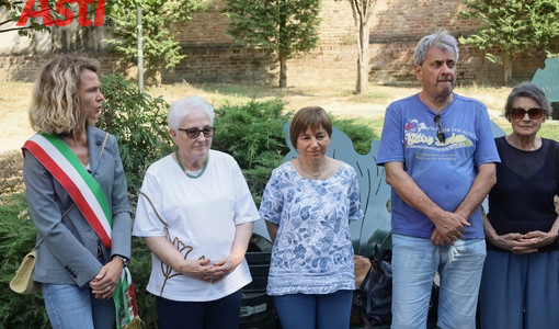 La vicesindaca Morra con la famiglia e l'amico sopravvissuto di Alganon (MerfePhoto)