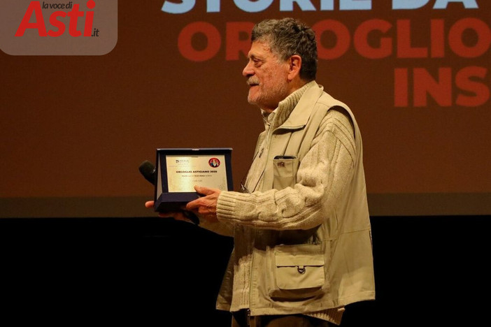 Carlo Valli durante la premiazione di Orgoglio astigiano (MerfePhoto)