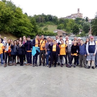 Il gruppo di partecipanti alla CamminAutismo.a Revigliasco d’Asti