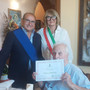 Il neo centenario con il consigliere Mancuso e la sindaca Masino Il neo centenario con il consigliere Mancuso e la sindaca Masino