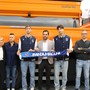 Il direttore generale Davide Bima e i giocatori Nicolò Volpe ed Emanuele Barberio allo stabilimento Bucher. Foto di Valerio Giraudo
