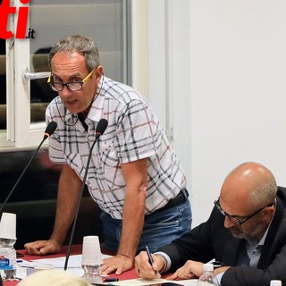 Il consigliere Cerruti ieri sera in consiglio (MerfePhoto)