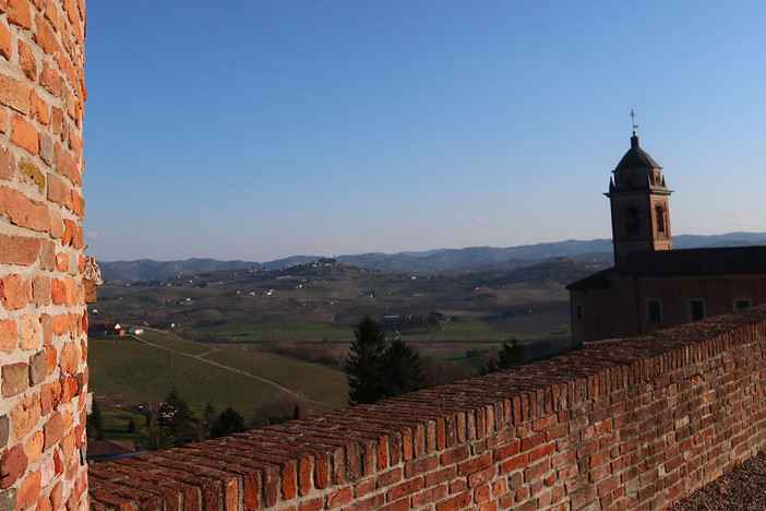 Una veduta dal castello di Castelnuovo Calcea
