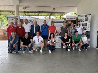 Una serie di immagini della manifestazione