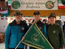 Sergio De Grandi (il primo a sinistra), Matteo Scattone e suo padre Silvio Cantone, alpino del Gruppo di Aramengo, a testimonianza di una tradizione che si tramanda con orgoglio Sergio De Grandi (il primo a sinistra), Matteo Scattone e suo padre Silvio Cantone, alpino del Gruppo di Aramengo, a testimonianza di una tradizione che si tramanda con orgoglio