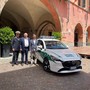 Alba: la Polizia municipale ha sostituito una vecchia auto diesel con una ibrida più ecologica