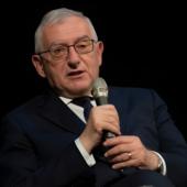 Claudio Graziano ritratto, poco più di un anno fa, sul palco della ventesima edizione di Passepartout (ph. Franco Rabino)