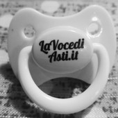 Il "primo ciuccio" ai nati il 1° gennaio lo regala, anche quest'anno, La voce di Asti