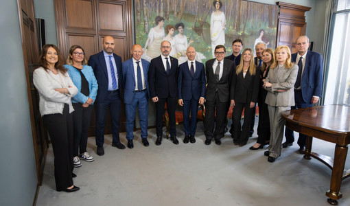 Il presidente Rasero e il neo AD con i membri del nuovo consiglio di amministrazione dell'Istituto