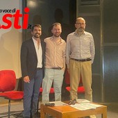 Nell'immagine, da sinistra a destra: il neo assessore alla Cultura Paride Candelaresi, Alessandro Guarino del cinecircolo Vertigo e il sindaco Maurizio Rasero