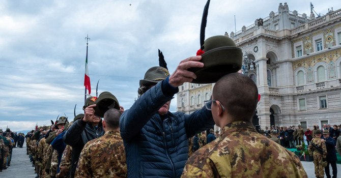 Un'immagine della cerimonia del cappello Un'immagine della cerimonia del cappello