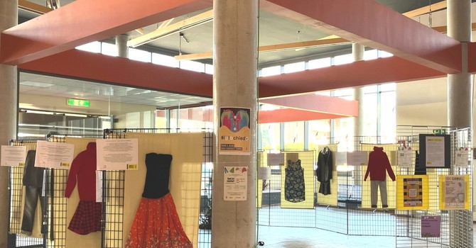 Alcuni degli abiti esposti al Massaia