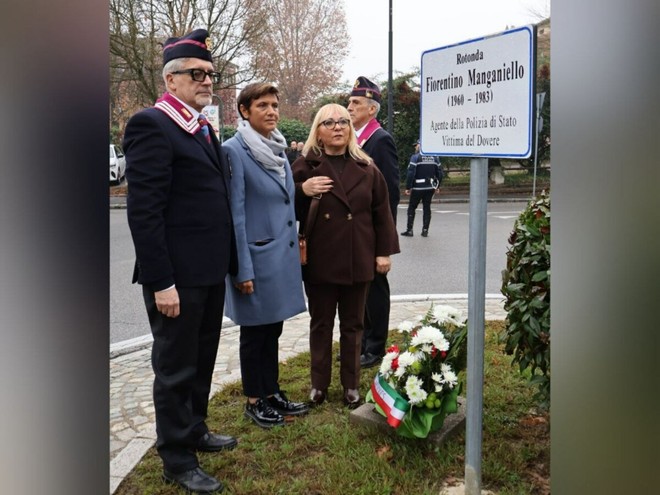 Nell'immagine, da sinistra a destra: il presidente Faita, il questore Di Donato e la signora Marinella Lepre, vedova dell'agente ucciso Nell'immagine, da sinistra a destra: il presidente Faita, il questore Di Donato e la signora Marinella Lepre, vedova dell'agente ucciso
